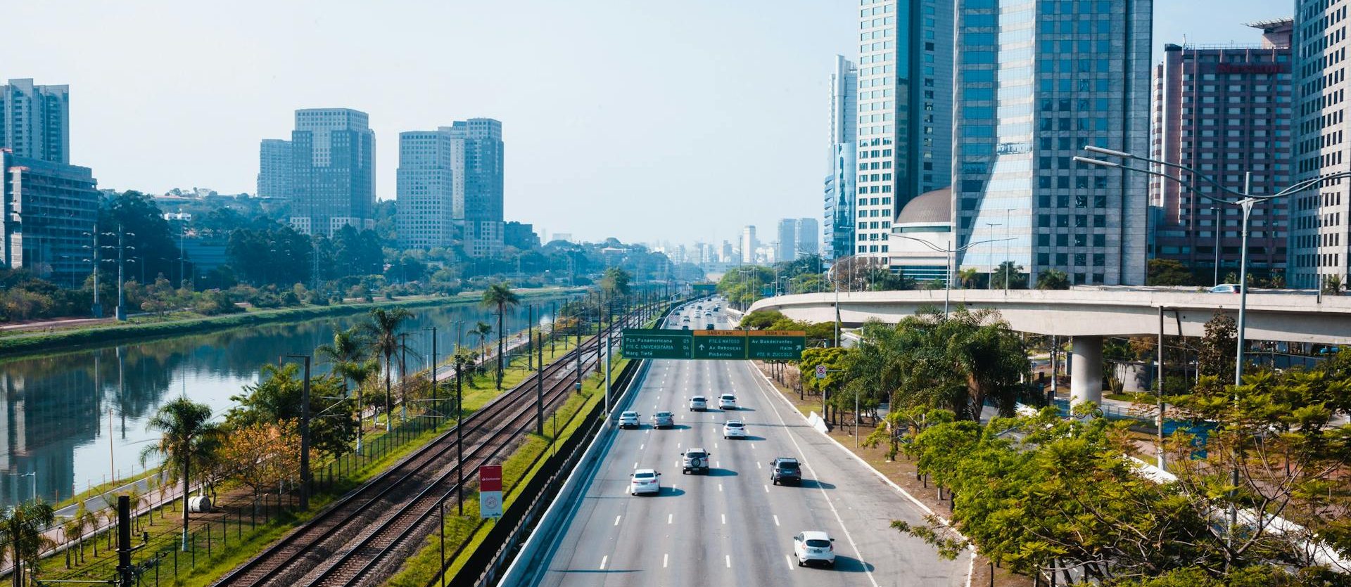 a road in sao paulo showing conductors who must have a brazilian driver's licensen to drive